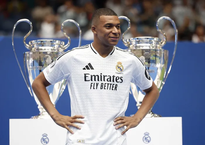 85.000 khán giả chào đón Kylian Mbappe ra mắt Real Madrid - Báo Người Lao  Động