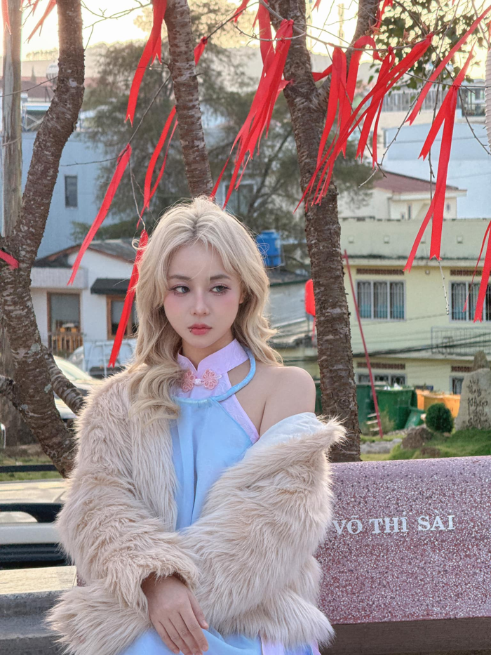 MisThy tung loạt biểu cảm sexy khiến fan “dụi mắt”