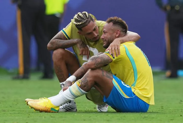 Neymar khóc nức nở khi Brazil thua và những giây phút không giữ được 'cái  đầu lạnh'