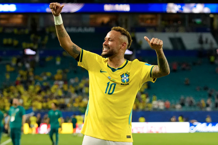 Neymar khóc khi trở lại và nhận tràng pháo tay lớn nhất World Cup - Tuổi  Trẻ Online