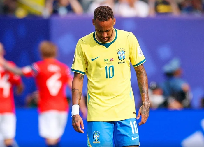 Neymar từ giã đội tuyển Brazil