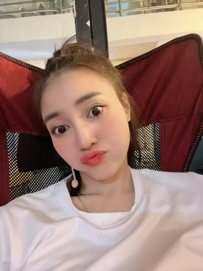 Bị bạn bè đăng ảnh 
