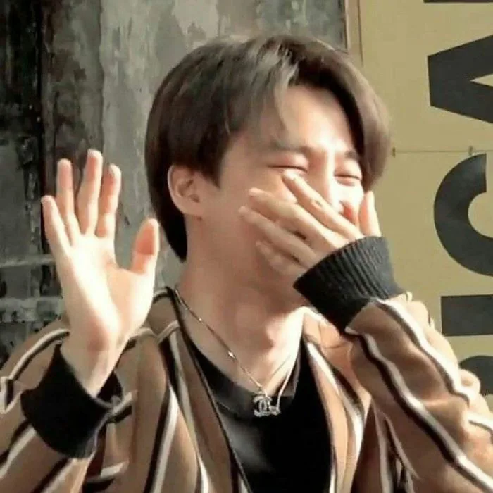 Những hình ảnh hài hước mới nhất của Jimin BTS khi bị 'dìm hàng'