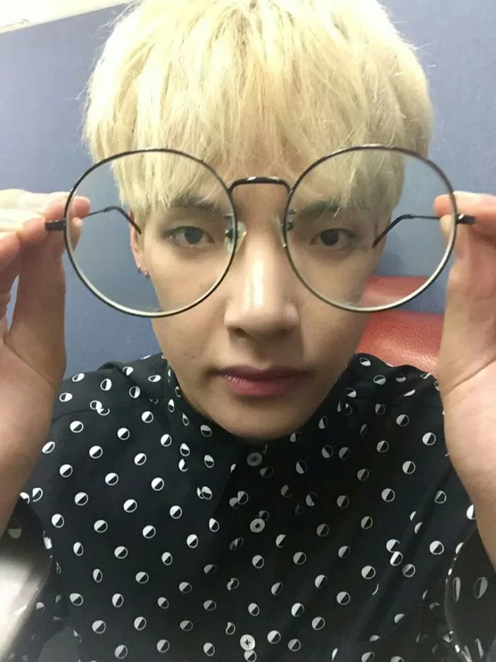 V từng bị BTS đăng ngần này ảnh dìm, nhưng có thật dìm được không?