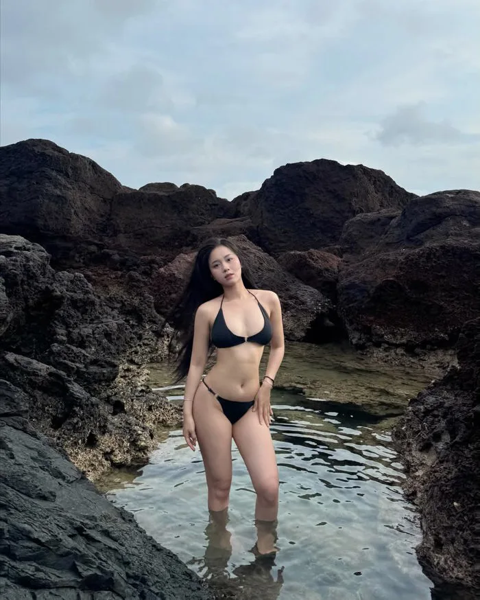 Bạn gái “nam thần” U23 Việt Nam diện bikini khoe body “nóng bỏng mắt”, bốc  lửa không kém Yến Xuân, xứng danh nhất nhì làng WAG