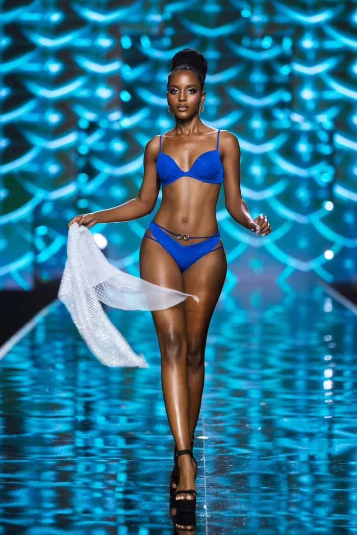 Khi người đẹp diện bikini - Báo Người Lao Động