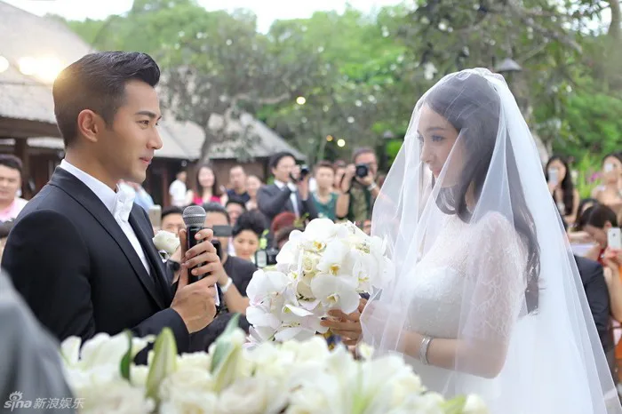 Sự khác biệt trong đám cưới người nổi tiếng: Sao Hàn kín đáo giản dị, sao  Trung khoa trương hoành tráng