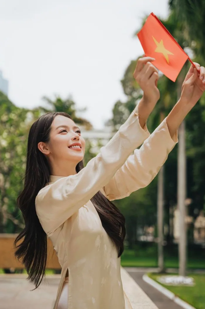 Dàn hoa hậu mặc áo dài hướng về đại lễ 30/4