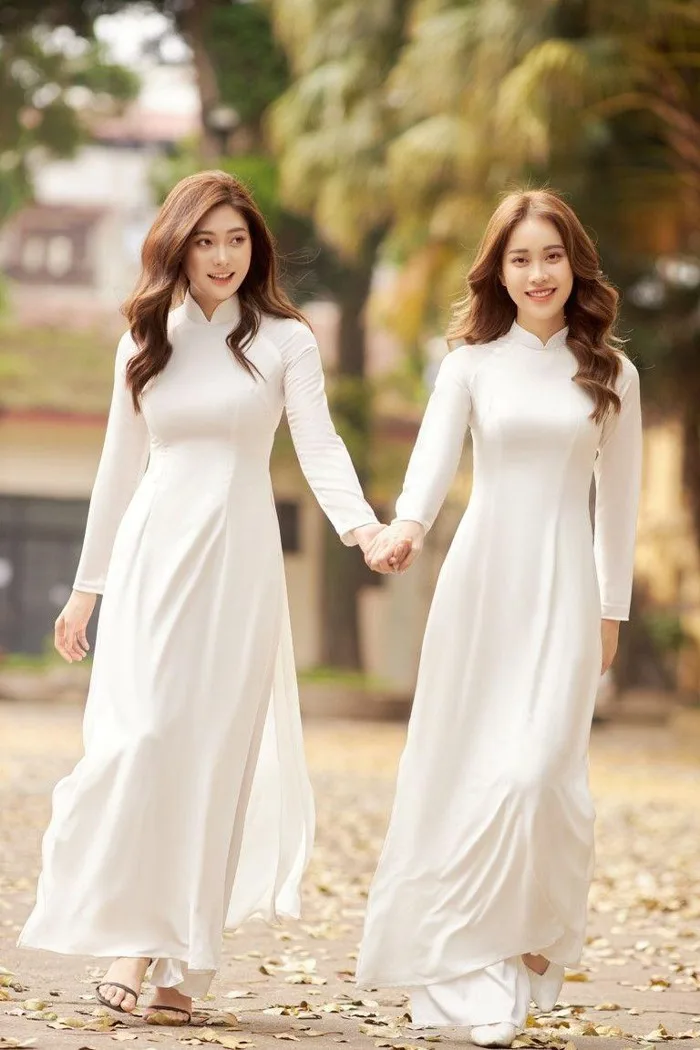 Chìm nổi thân phận áo dài