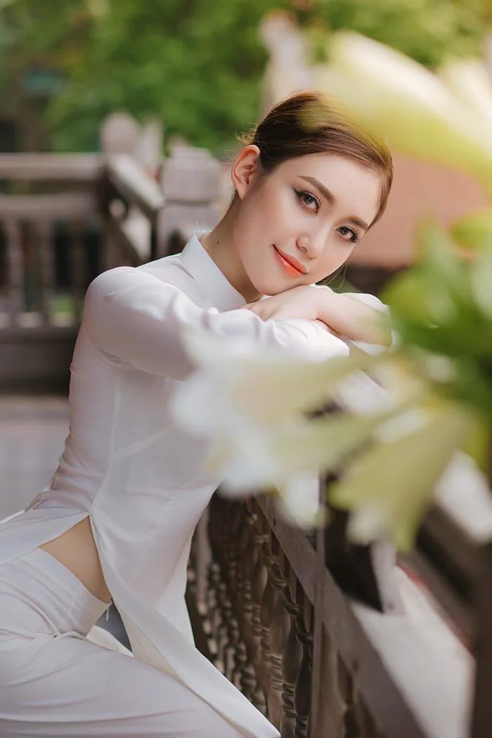 Ngắm dàn mỹ nhân khoe sắc trong áo dài - ai mới là người đẹp nhất ?