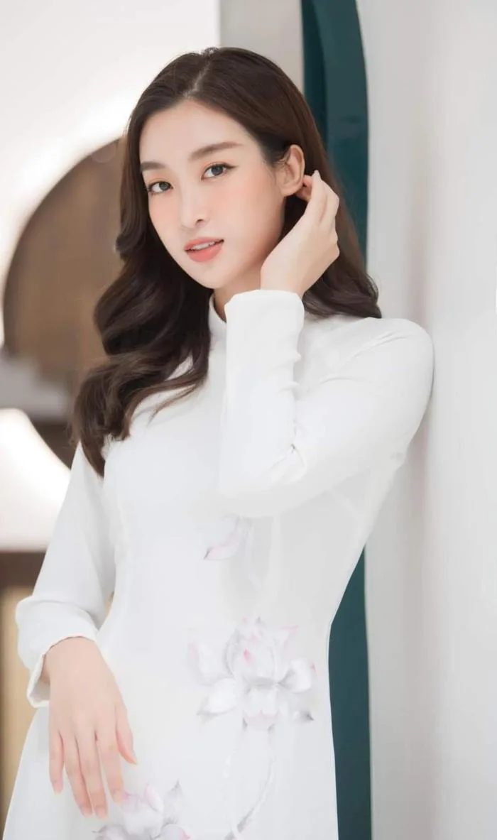 Ngắm dàn mỹ nhân khoe sắc trong áo dài - ai mới là người đẹp nhất ?