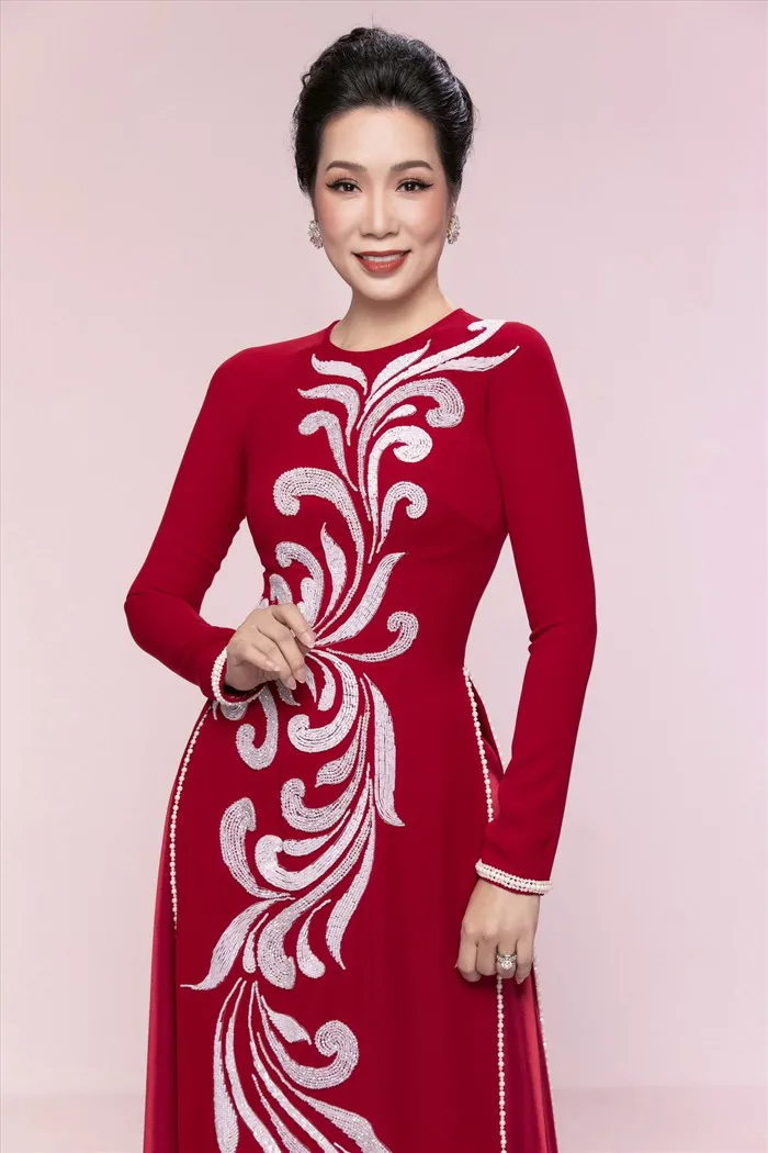 Những người mẫu mặc áo dài đẹp nhất - Làng Mẫu