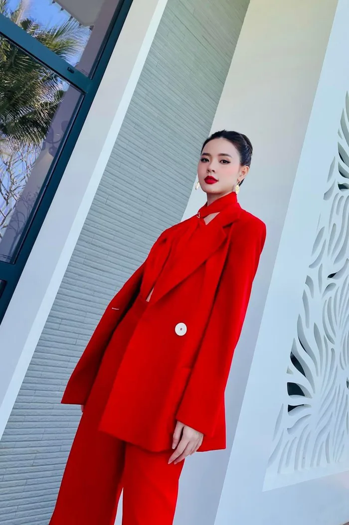 Mỹ nhân Việt diện vest: Hoa hậu Thùy Tiên quyền lực, Midu chuộng style  thanh lịch