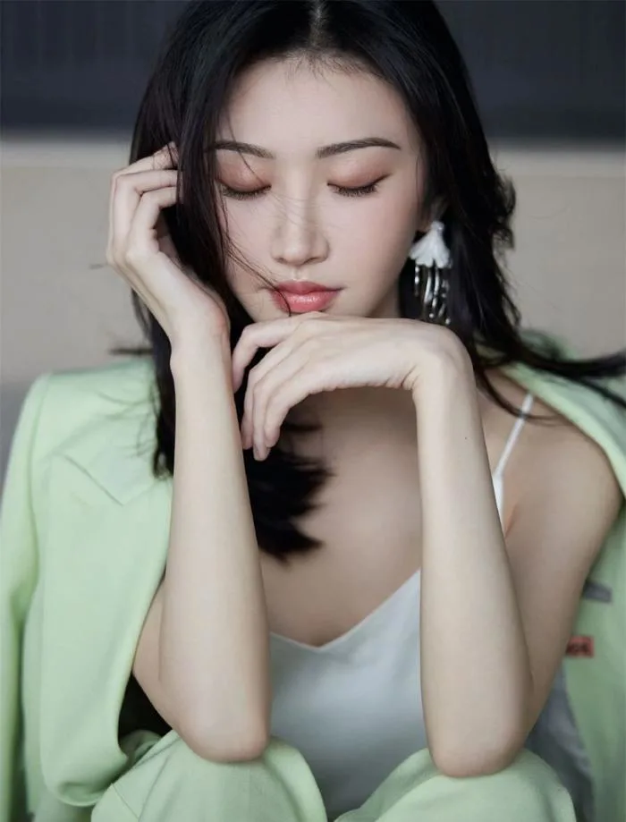 Ảnh thuở nhỏ của 'đệ nhất mỹ nữ Bắc Kinh' Cảnh Điềm chứng tỏ nhan sắc xinh  từ bé - Tạp chí Doanh nghiệp Việt Nam