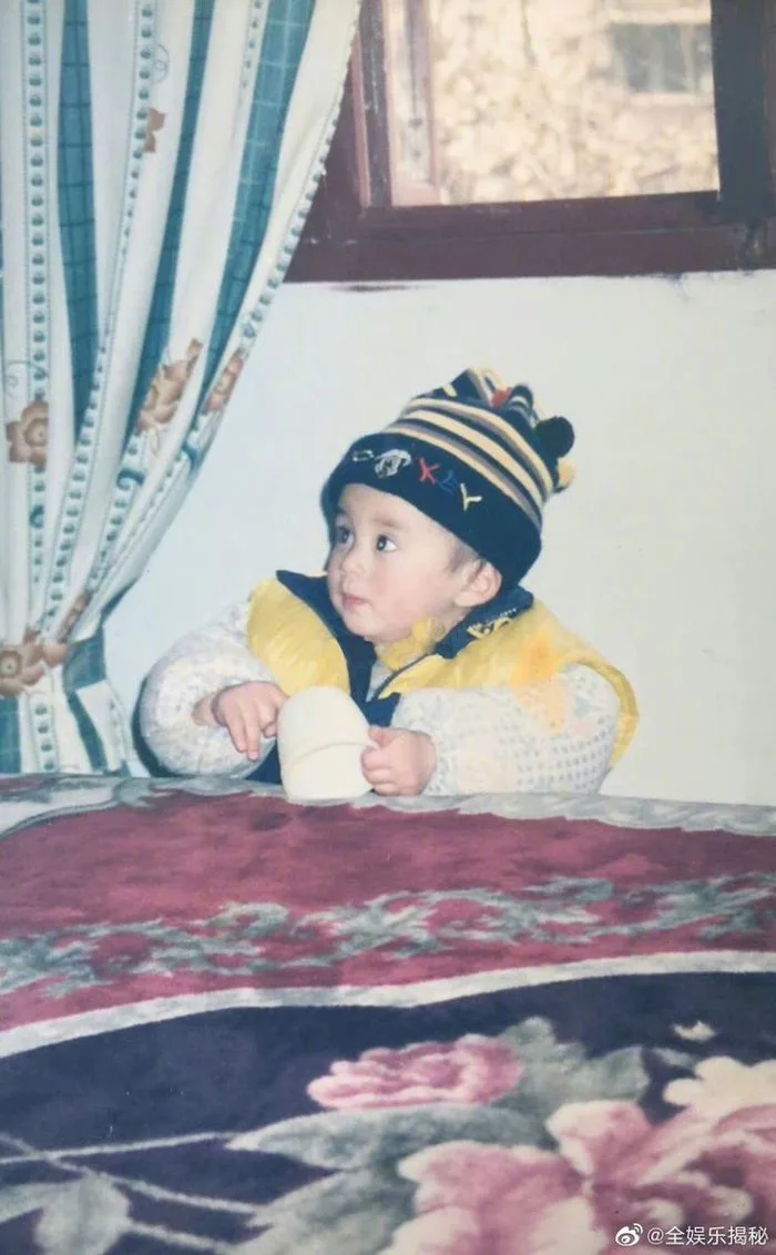 Vương Hạc Đệ/Wang Hedi/Dylan Wang (hồi nhỏ) | Weibo.