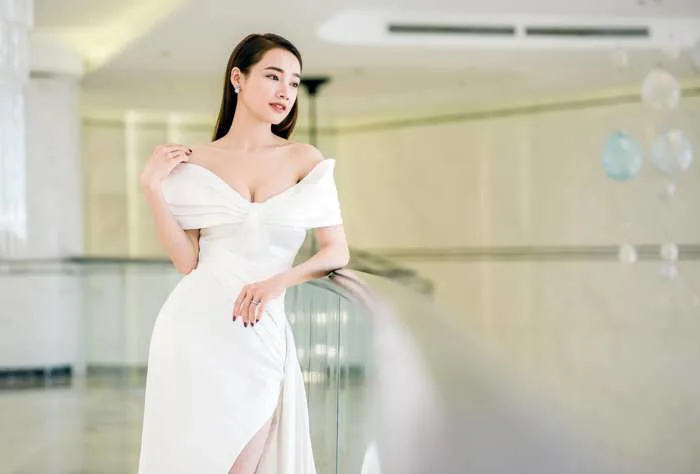 Nhã Phương mặc gợi cảm vẫn có chừng mực, tôn hình ảnh 