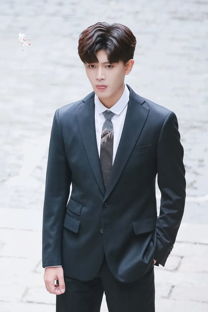 Nhậm Gia Luân lần đầu khoe visual 