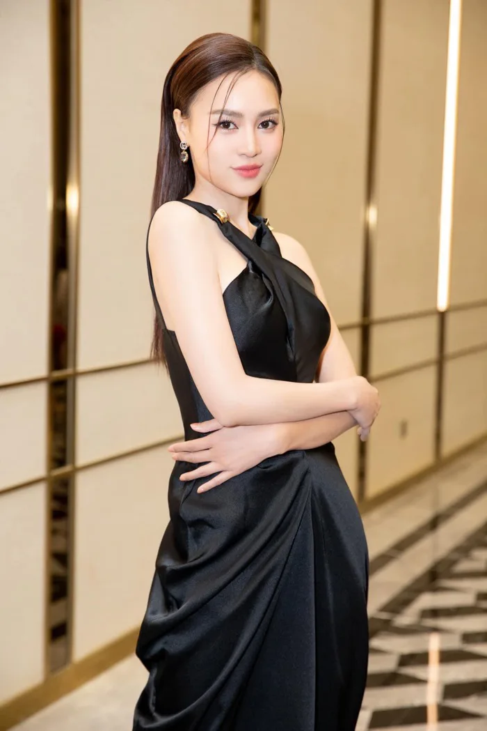Ninh Dương Lan Ngọc bất ngờ 