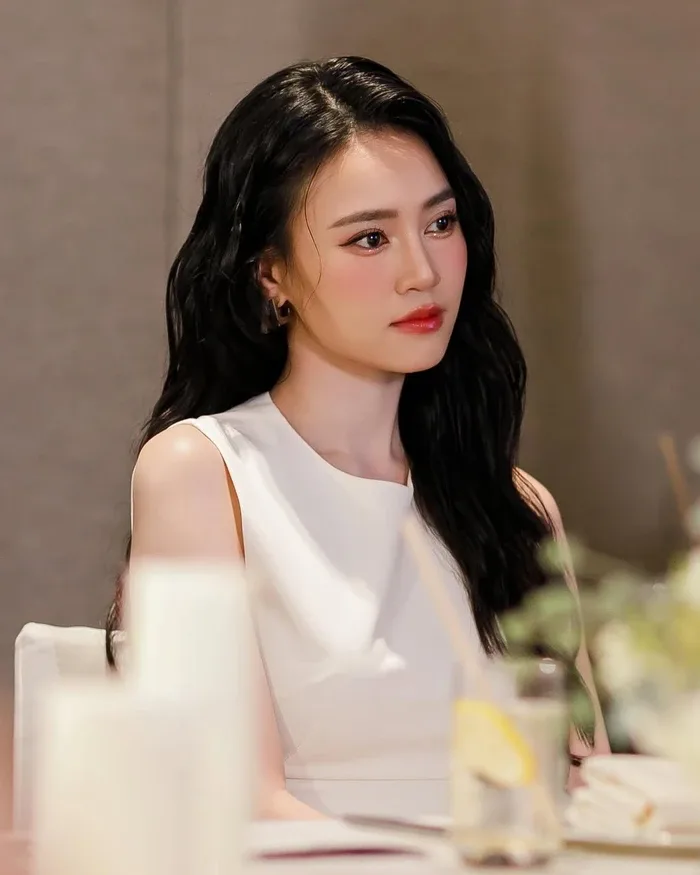 Bức ảnh của Ninh Dương Lan Ngọc gây bàn tán - Saostar.vn