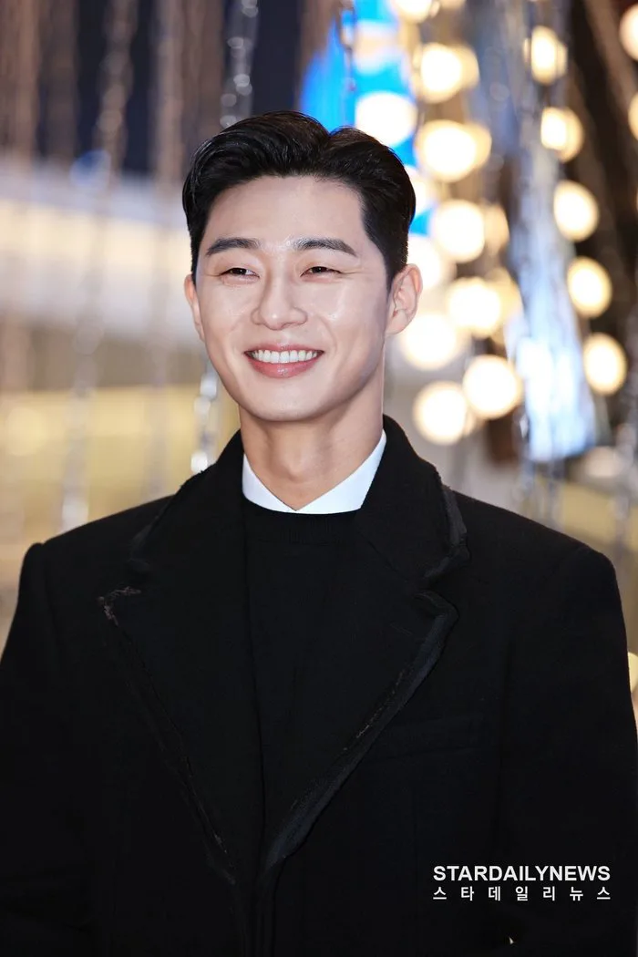 IU bén duyên cùng Park Seo Joon trong phim của đạo diễn 'Phi vụ bá đạo'