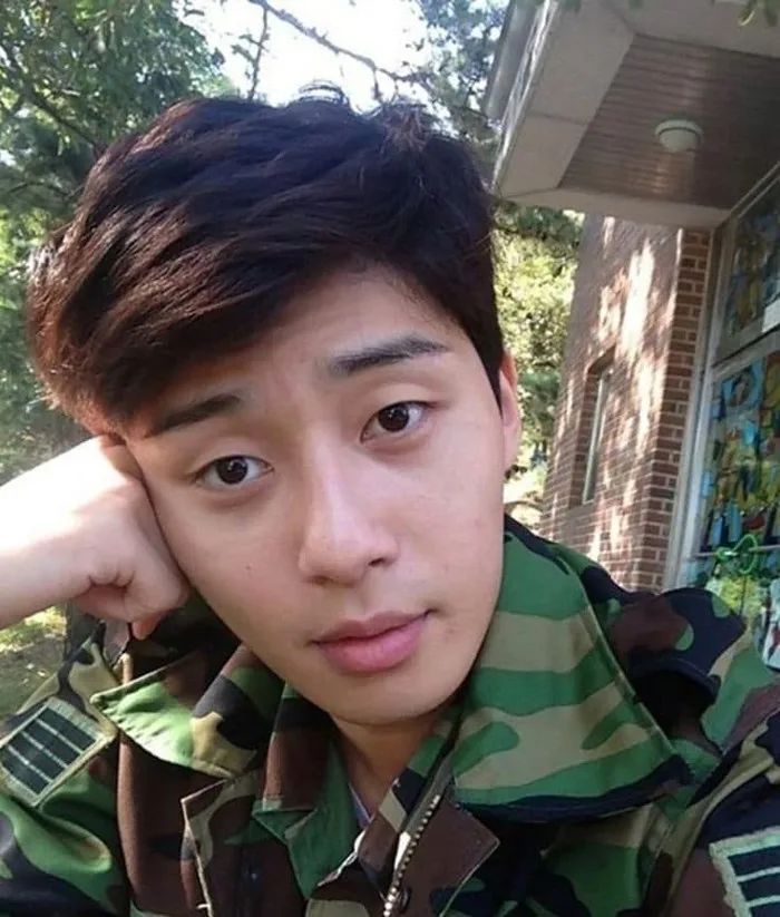 Sốt với loạt hình ảnh ngố tàu của Park Seo Joon thời trẻ trâu được dân mạng  đào mộ - Sao châu Á - Việt Giải Trí