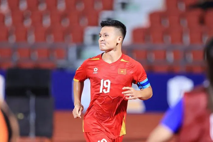 Quang Hải ghi siêu phẩm vào lưới Thái Lan, đào sâu kỷ lục lịch sử | Báo Dân  trí