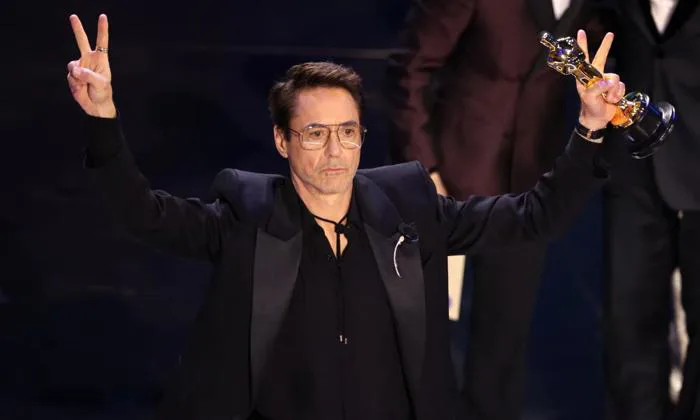 Robert Downey Jr. nhận giải Oscar đầu tiên trong sự nghiệp