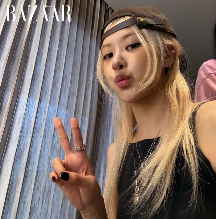 Sở thích hiện tại của Rosé (BLACKPINK): Đội mũ ngược | Harper's Bazaar Việt  Nam