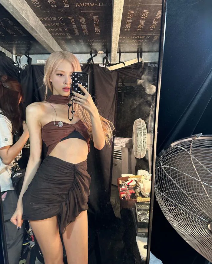 Rosé (BLACKPINK) chia sẻ loạt ảnh cực nóng bỏng trước giờ G concert