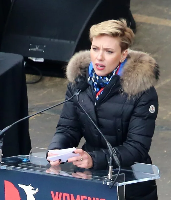 Tập tin:Scarlett Johansson at Women's March on Washington (cropped).jpg –  Wikipedia tiếng Việt