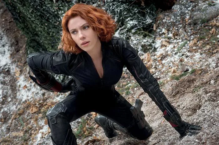 Scarlett Johansson - Nữ chiến binh từ điện ảnh đến đời thực | ELLE