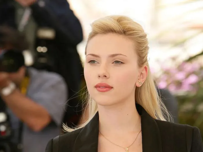 Scarlett Johansson - Tượng đài của vẻ quyến rũ | ELLE Man Việt Nam