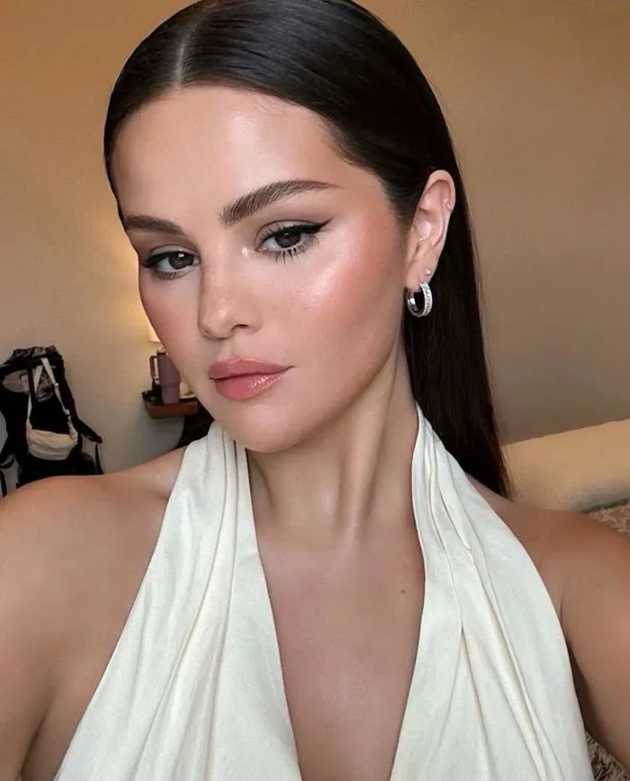 Tỉ phú Selena Gomez thấy khó chịu khi nói về tiền bạc