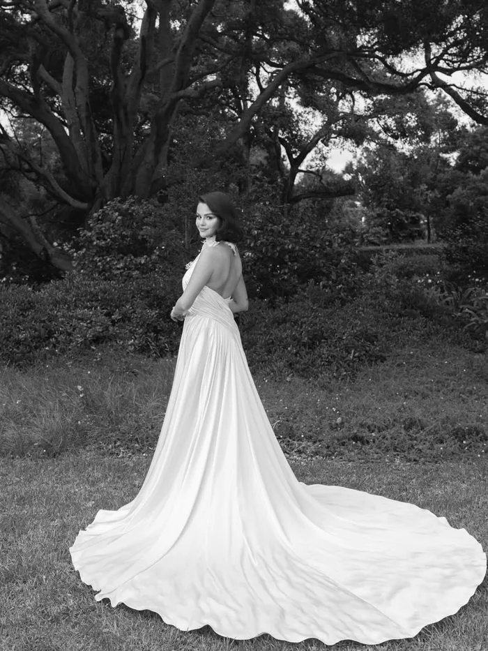 Selena Gomez chia sẻ hình ảnh đám cưới riêng tư