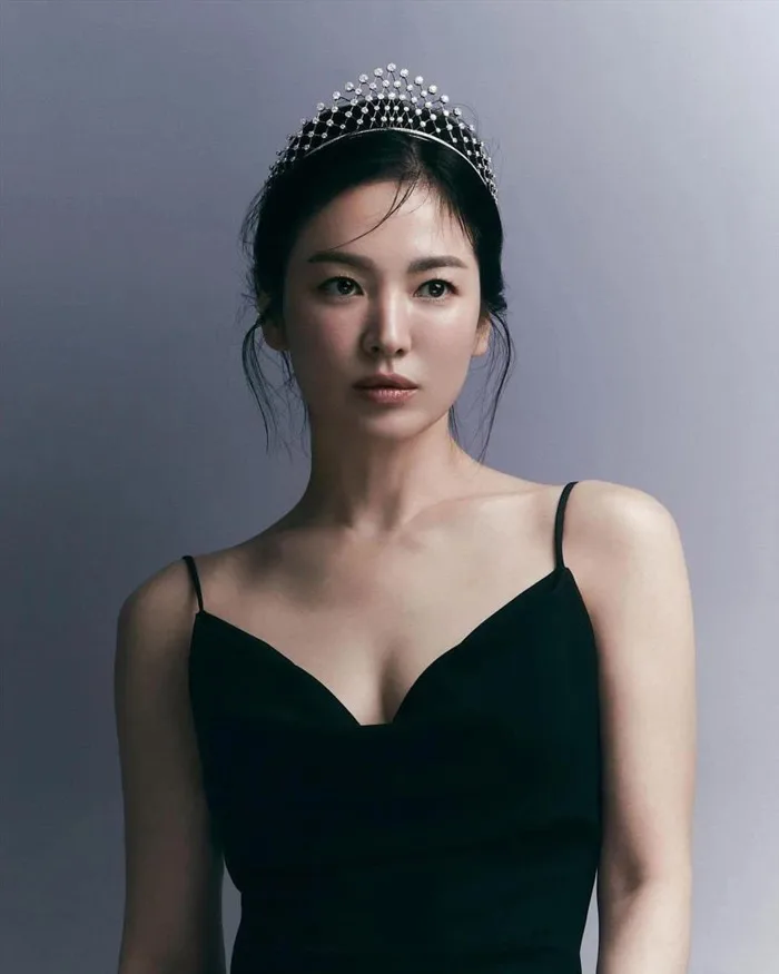 Song Hye Kyo được khen trẻ trung như thiếu nữ đôi mươi với diện mạo mới