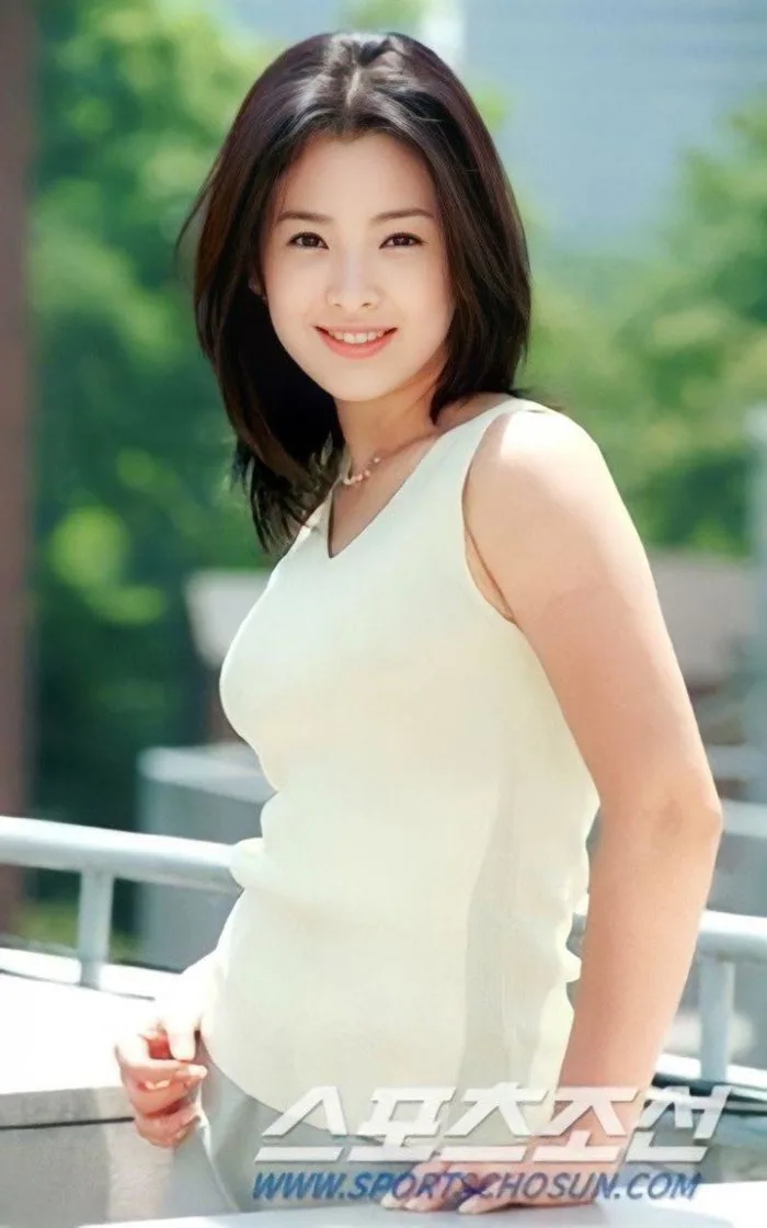 Ảnh hiếm Song Hye Kyo thời tuổi teen, so với hiện tại khác biệt, có phải  đẹp nhờ dao kéo?