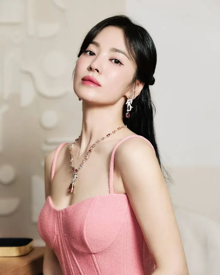 Song Hye Kyo trở lại với hình ảnh mới gây ngỡ ngàng - Saostar.vn