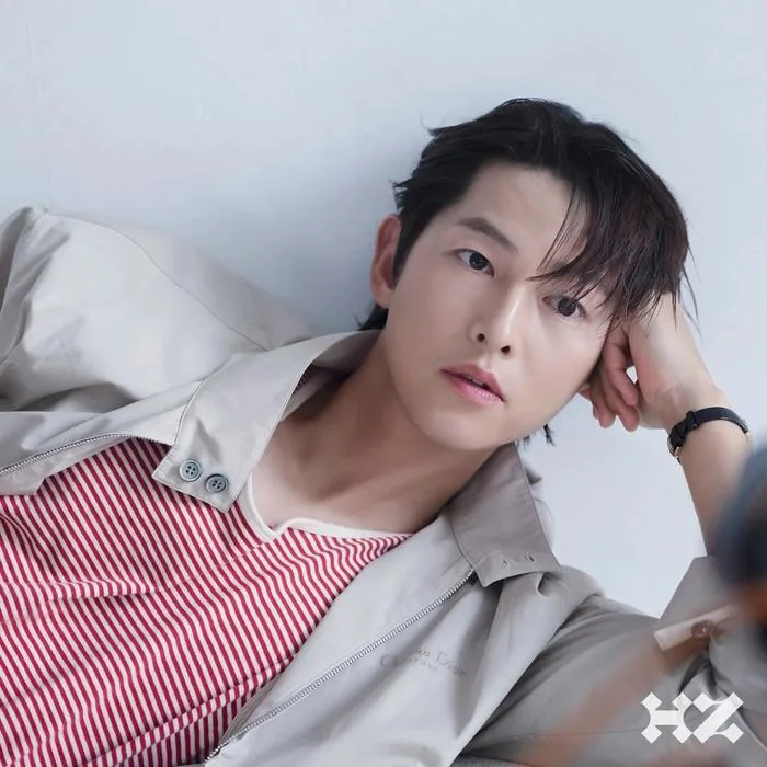 Song Joong Ki tuổi 41: Ngoại hình trẻ trung, hôn nhân với vợ Tây gây chú ý  | Báo Dân trí
