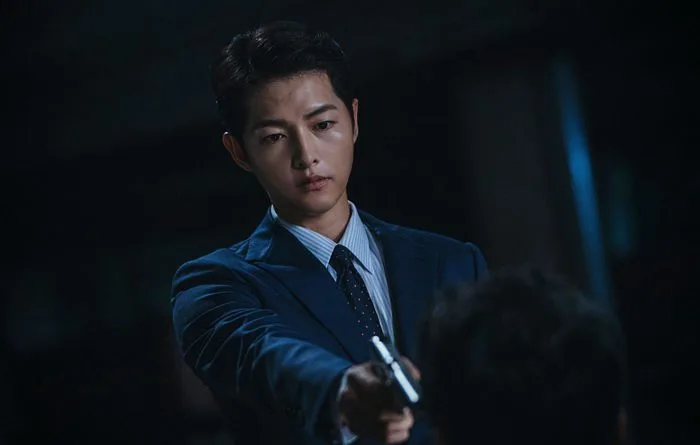 Song Joong Ki gây choáng với bộ đồ tiền tỷ trong phim Vincenzo
