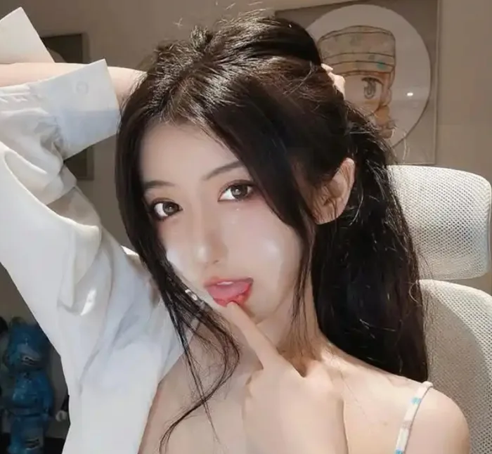 Vướng tin đồn tai hại, nữ streamer nổi tiếng rơi vào khủng hoảng phải tuyên  bố điều đau lòng