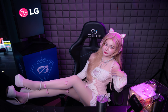 Nữ streamer khoe ảnh riêng tư nóng bỏng, nổi đóa khi bị nhắc chuyện lấy  chồng