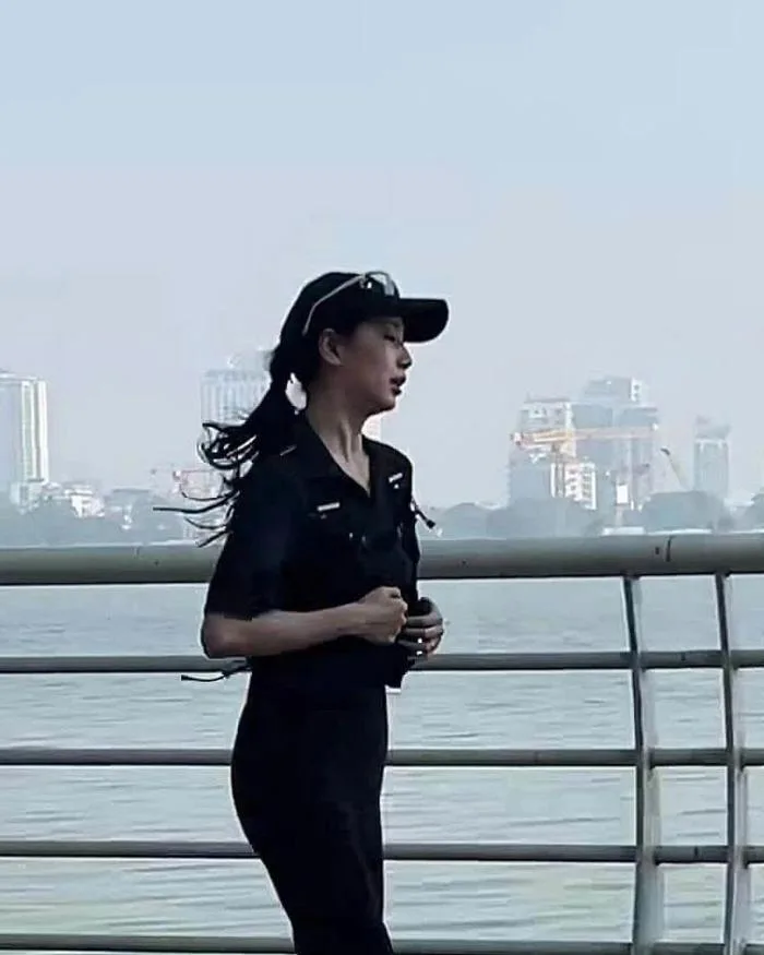Tình đầu quốc dân
