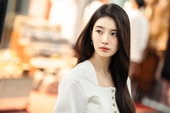 Suzy sống dựa vào nhan sắc mãi không biết ngại à?