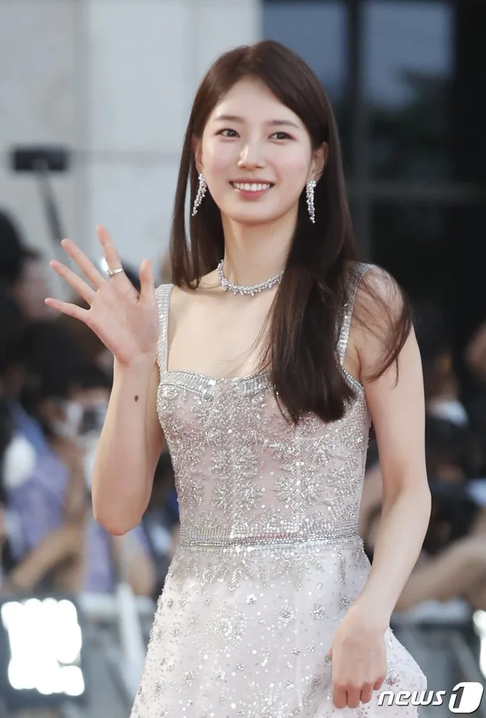 Màn ra mắt đi vào lịch sử của mỹ nhân số 1 showbiz, tìm đỏ mắt cũng không  thể ra trường hợp thứ hai