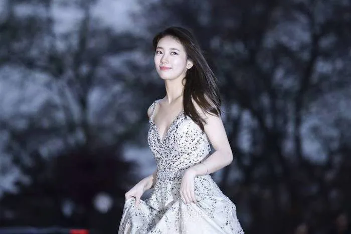 Hình ảnh mới của Suzy Bae khiến fan tự hỏi cô là người hay nữ thần