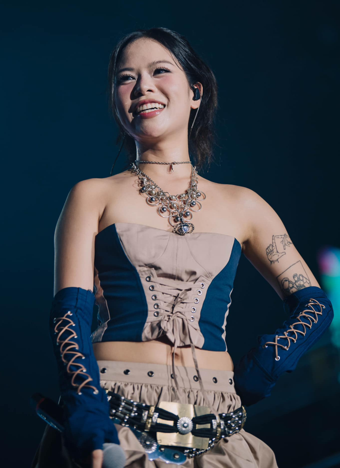 Không thể nhận ra tlinh nữa rồi, càng ngày càng xinh!