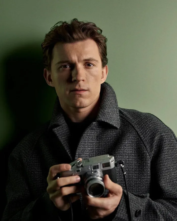 Người nhện” Tom Holland bắt tay cùng Prada Beauty
