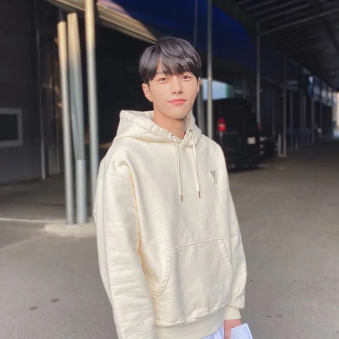 12 CÁCH PHỐI ĐỒ VỚI ÁO HOODIE NAM CHUẨN FASHIONISTA