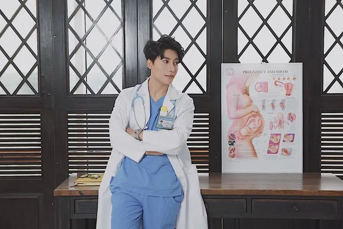 Ảnh: 'Hồn siêu phách lạc' trước vẻ đẹp vạn người mê của các bác sĩ nam thần