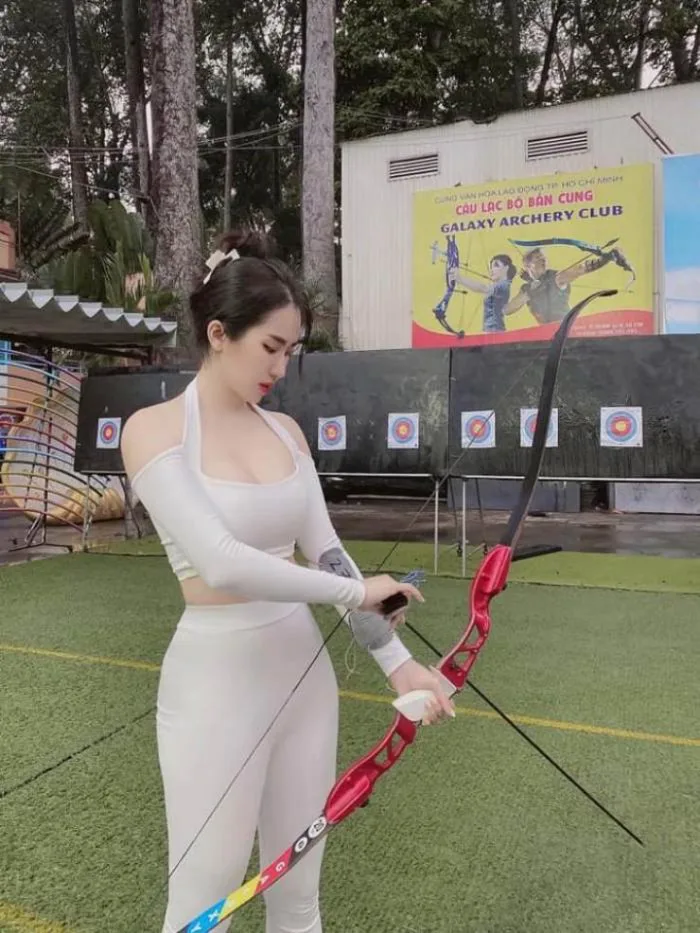 Loạt gái xinh mặc đẹp bắn cung: Hot girl Việt có thua mỹ nhân Hàn, Trung?